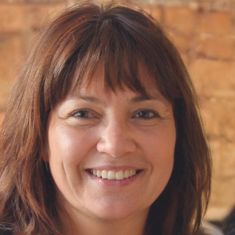 Esperanza Valdéz, Directora de Estrategia Financiera